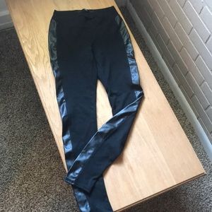 Woman’s leggings with leather stripe